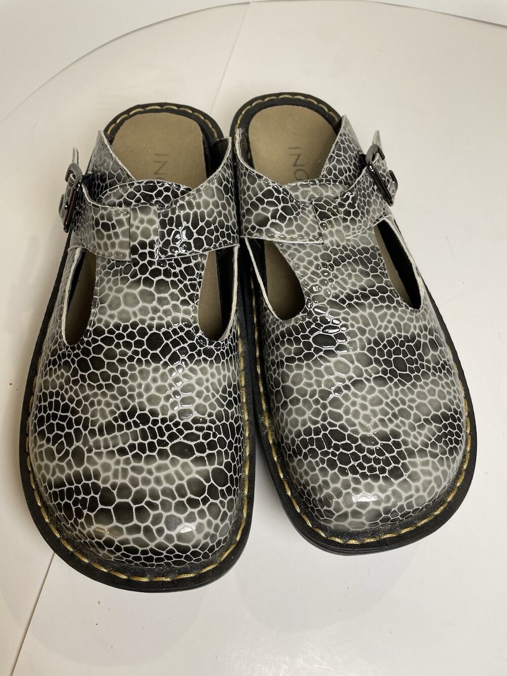 Ingaro (HAPPY) Women’s Size 8 Gray Snake Nurse Slip On Clogs Slip Resistant